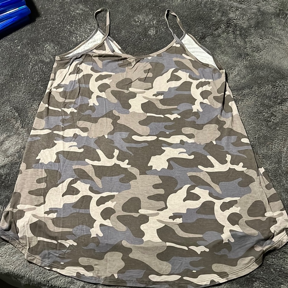 Zenana camo reversible tank size 1XL